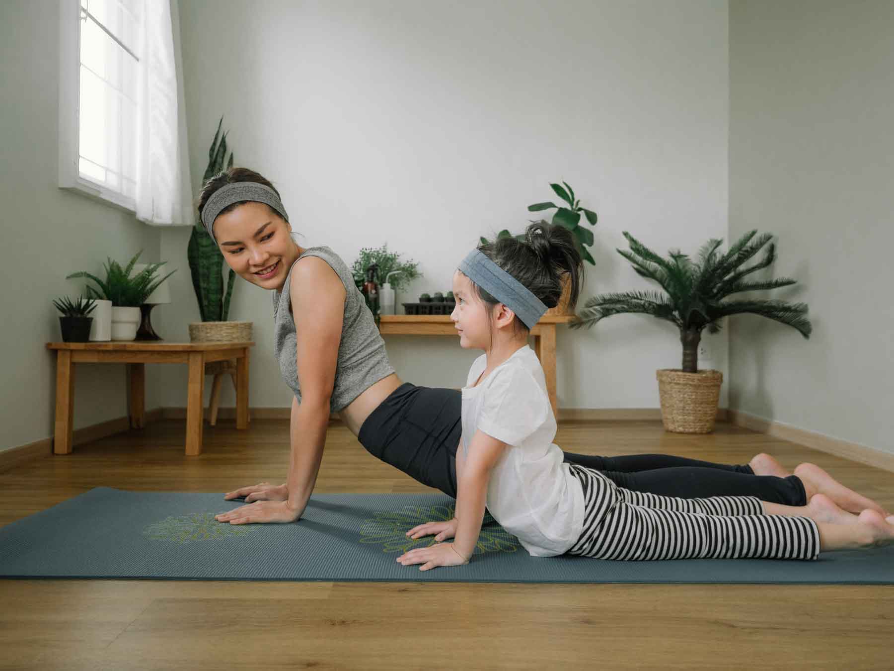 parent-child-yoga-teaching-stress-management