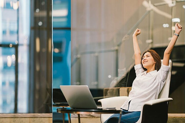 4 fun ways to de-stress at your work desk